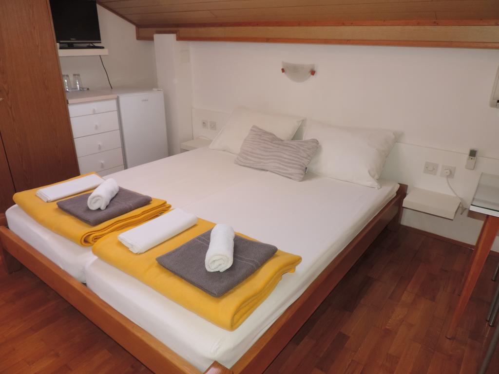 Apartment Vidas Novalja Bagian luar foto