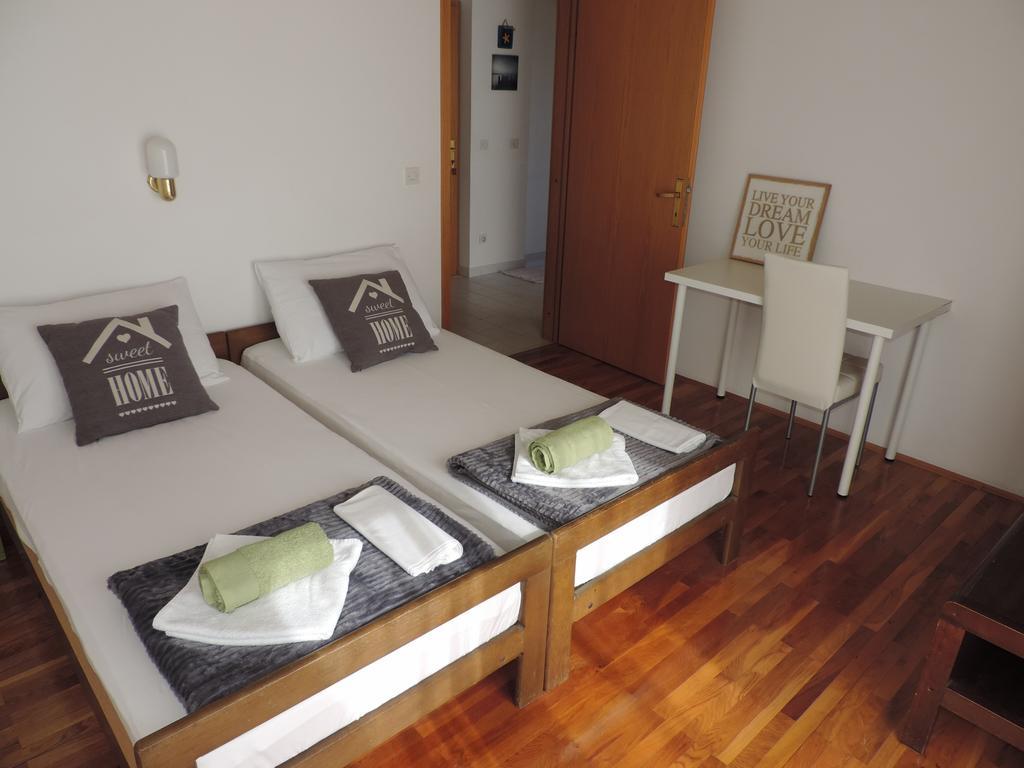 Apartment Vidas Novalja Bagian luar foto